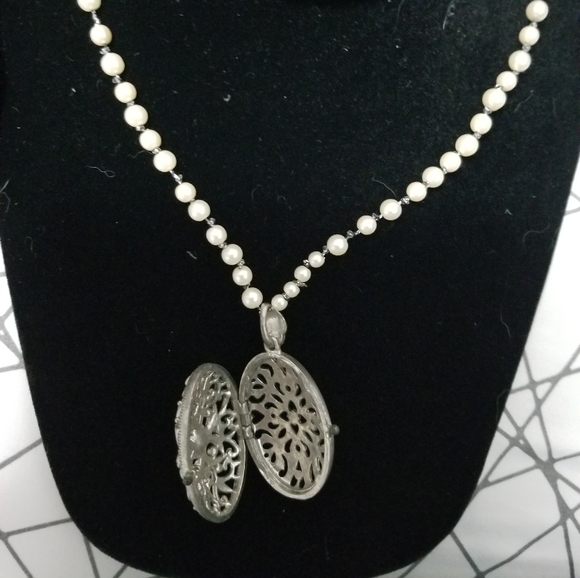 Locket - Picture 2 of 2